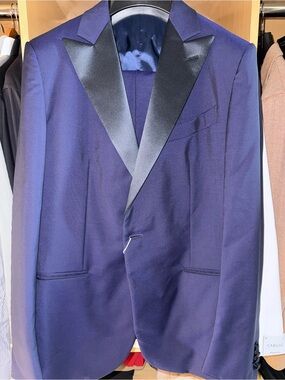 CARUSO Full Canvas Blue Wool-Mohair Tuxedo
MANON 42R (Eu 52) Made In Italy Suit